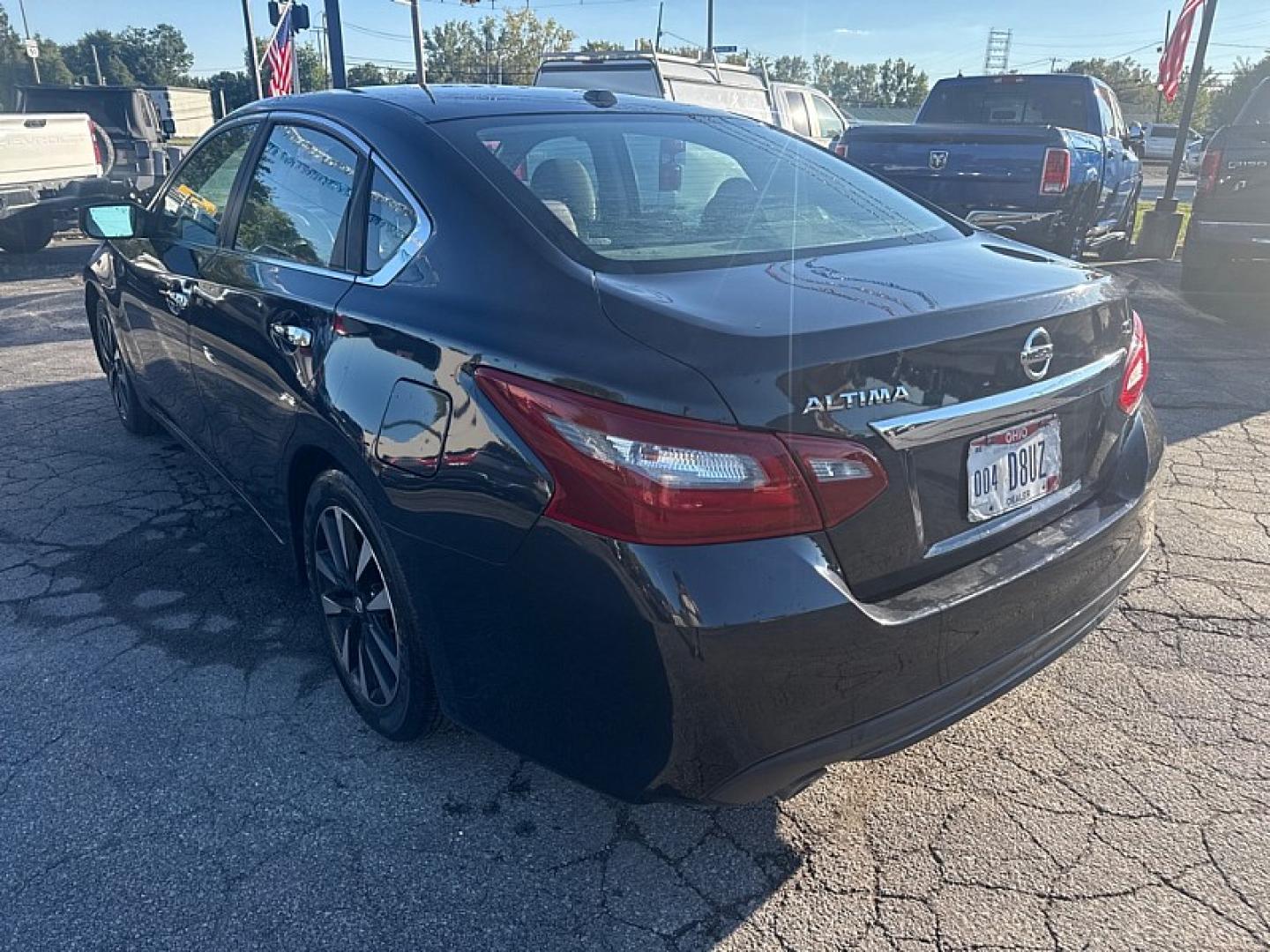 2018 BLUE /BLACK Nissan Altima 2.5 (1N4AL3AP6JC) with an 2.5L L4 DOHC 16V engine, CVT transmission, located at 3304 Woodville Road, Northwood, OH, 43619, (419) 210-8019, 41.612694, -83.480743- Photo#2