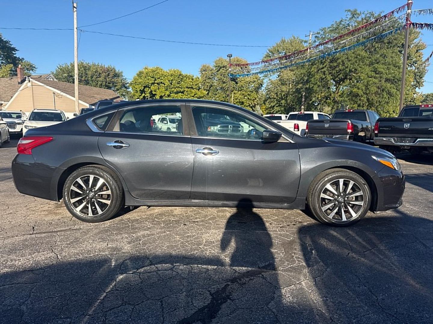 2018 BLUE /BLACK Nissan Altima 2.5 (1N4AL3AP6JC) with an 2.5L L4 DOHC 16V engine, CVT transmission, located at 3304 Woodville Road, Northwood, OH, 43619, (419) 210-8019, 41.612694, -83.480743- Photo#5