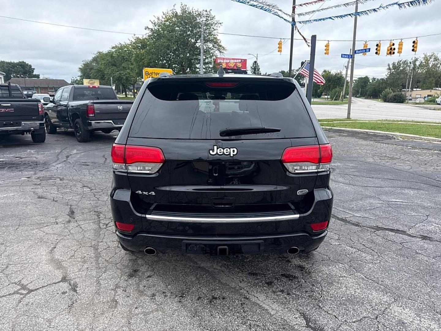 2018 BLACK /BLACK Jeep Grand Cherokee Overland 4WD (1C4RJFCG8JC) with an 3.6L V6 DOHC 24V engine, 8A transmission, located at 3304 Woodville Road, Northwood, OH, 43619, (419) 210-8019, 41.612694, -83.480743 - Your #1 Destination for Auto Loans and mdash;No Matter Your Credit!At our dealership, we believe everyone deserves the opportunity to drive their dream car and mdash;whether you have good credit, bad credit, or no credit at all. With a wide selection of hundreds of cars, trucks, and SUVs, you'll fin- Photo#3