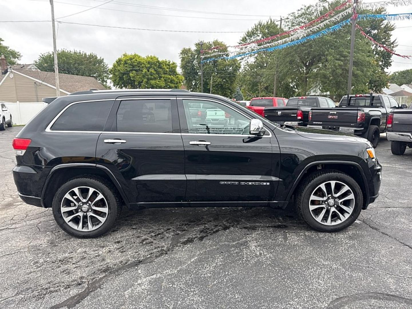 2018 BLACK /BLACK Jeep Grand Cherokee Overland 4WD (1C4RJFCG8JC) with an 3.6L V6 DOHC 24V engine, 8A transmission, located at 3304 Woodville Road, Northwood, OH, 43619, (419) 210-8019, 41.612694, -83.480743 - Your #1 Destination for Auto Loans and mdash;No Matter Your Credit!At our dealership, we believe everyone deserves the opportunity to drive their dream car and mdash;whether you have good credit, bad credit, or no credit at all. With a wide selection of hundreds of cars, trucks, and SUVs, you'll fin- Photo#5