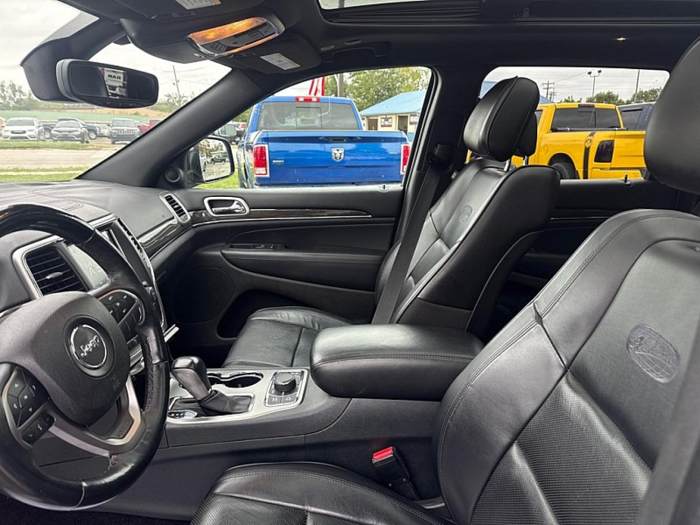 2018 BLACK /BLACK Jeep Grand Cherokee Overland 4WD (1C4RJFCG8JC) with an 3.6L V6 DOHC 24V engine, 8A transmission, located at 3304 Woodville Road, Northwood, OH, 43619, (419) 210-8019, 41.612694, -83.480743 - Your #1 Destination for Auto Loans and mdash;No Matter Your Credit!At our dealership, we believe everyone deserves the opportunity to drive their dream car and mdash;whether you have good credit, bad credit, or no credit at all. With a wide selection of hundreds of cars, trucks, and SUVs, you'll fin- Photo#9