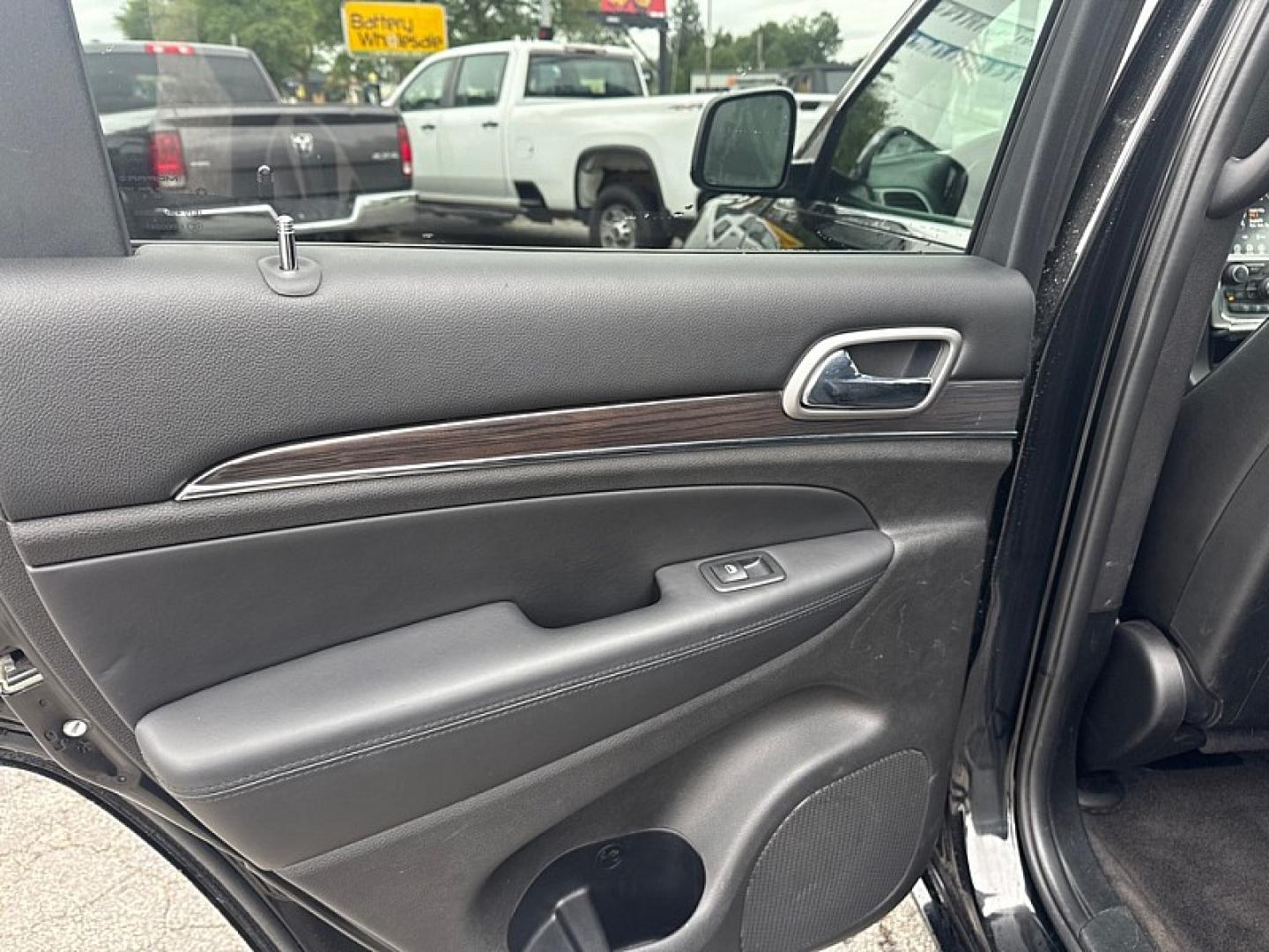 2018 BLACK /BLACK Jeep Grand Cherokee Overland 4WD (1C4RJFCG8JC) with an 3.6L V6 DOHC 24V engine, 8A transmission, located at 3304 Woodville Road, Northwood, OH, 43619, (419) 210-8019, 41.612694, -83.480743 - Your #1 Destination for Auto Loans and mdash;No Matter Your Credit!At our dealership, we believe everyone deserves the opportunity to drive their dream car and mdash;whether you have good credit, bad credit, or no credit at all. With a wide selection of hundreds of cars, trucks, and SUVs, you'll fin- Photo#10