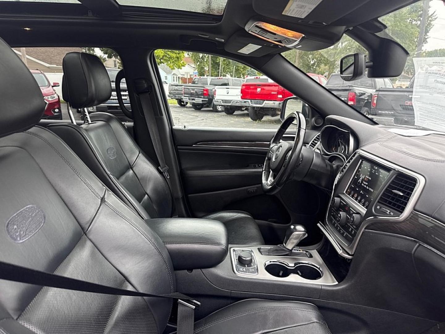 2018 BLACK /BLACK Jeep Grand Cherokee Overland 4WD (1C4RJFCG8JC) with an 3.6L V6 DOHC 24V engine, 8A transmission, located at 3304 Woodville Road, Northwood, OH, 43619, (419) 210-8019, 41.612694, -83.480743 - Your #1 Destination for Auto Loans and mdash;No Matter Your Credit!At our dealership, we believe everyone deserves the opportunity to drive their dream car and mdash;whether you have good credit, bad credit, or no credit at all. With a wide selection of hundreds of cars, trucks, and SUVs, you'll fin- Photo#15