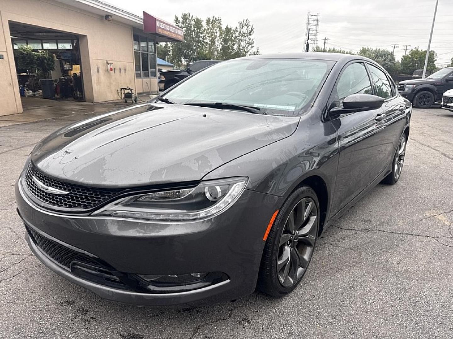 2015 GRAY /BLACK Chrysler 200 S (1C3CCCBG0FN) with an 3.6L V6 DOHC 24V FFV engine, 9A transmission, located at 3304 Woodville Road, Northwood, OH, 43619, (419) 210-8019, 41.612694, -83.480743- Photo#0