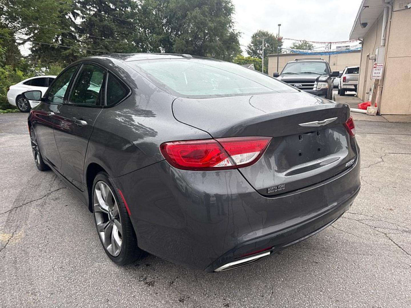 2015 GRAY /BLACK Chrysler 200 S (1C3CCCBG0FN) with an 3.6L V6 DOHC 24V FFV engine, 9A transmission, located at 3304 Woodville Road, Northwood, OH, 43619, (419) 210-8019, 41.612694, -83.480743- Photo#2