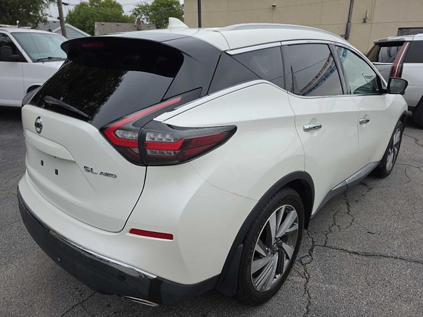 2019 WHITE /BLACK Nissan Murano Platinum AWD (5N1AZ2MS8KN) with an 3.5L V6 DOHC 24V engine, CVT transmission, located at 3304 Woodville Road, Northwood, OH, 43619, (419) 210-8019, 41.612694, -83.480743- Photo#4