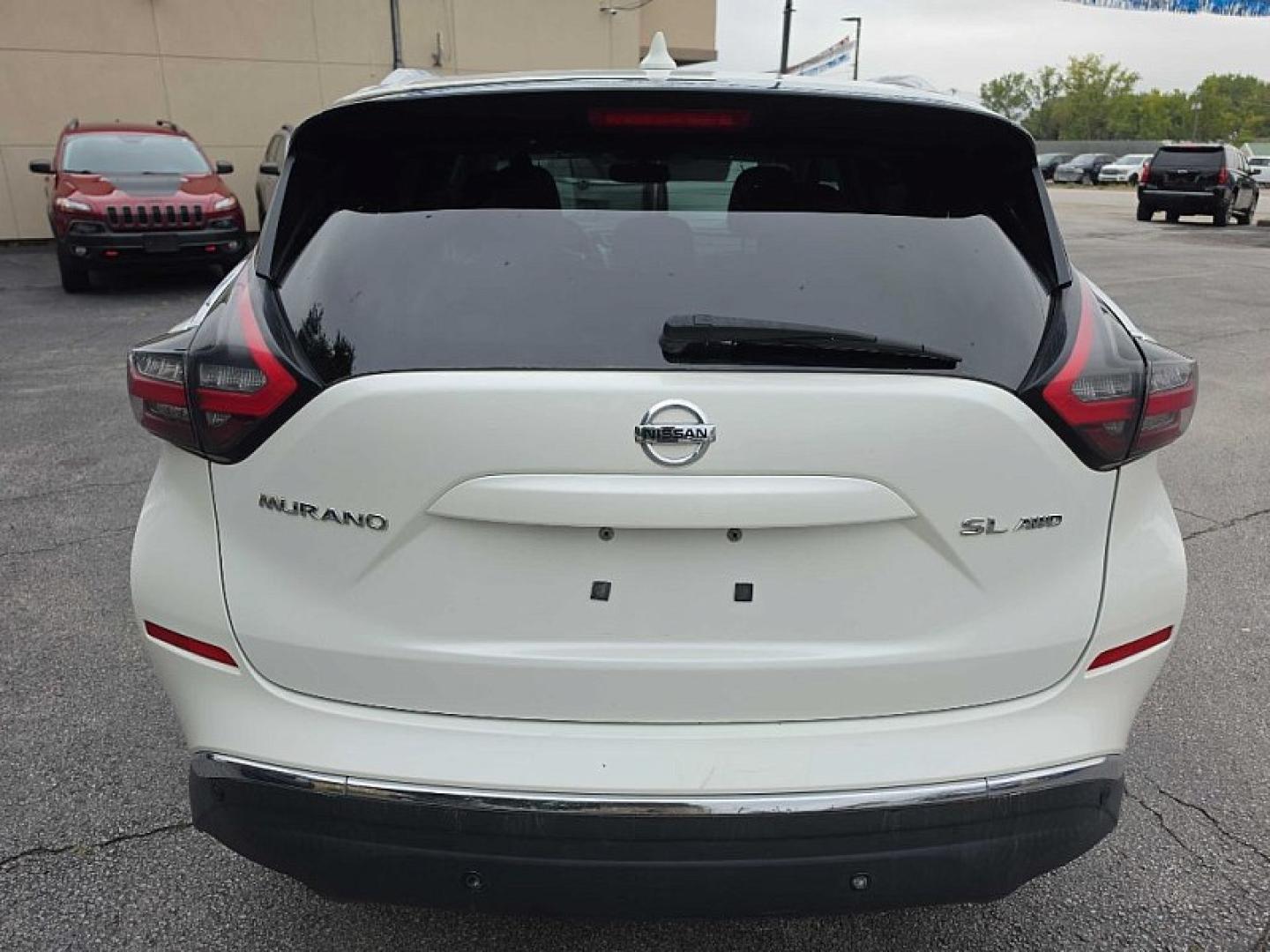 2019 WHITE /BLACK Nissan Murano Platinum AWD (5N1AZ2MS8KN) with an 3.5L V6 DOHC 24V engine, CVT transmission, located at 3304 Woodville Road, Northwood, OH, 43619, (419) 210-8019, 41.612694, -83.480743- Photo#3