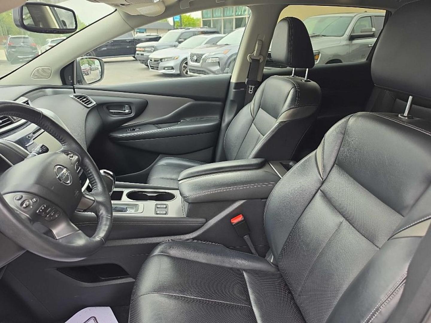 2019 WHITE /BLACK Nissan Murano Platinum AWD (5N1AZ2MS8KN) with an 3.5L V6 DOHC 24V engine, CVT transmission, located at 3304 Woodville Road, Northwood, OH, 43619, (419) 210-8019, 41.612694, -83.480743- Photo#9