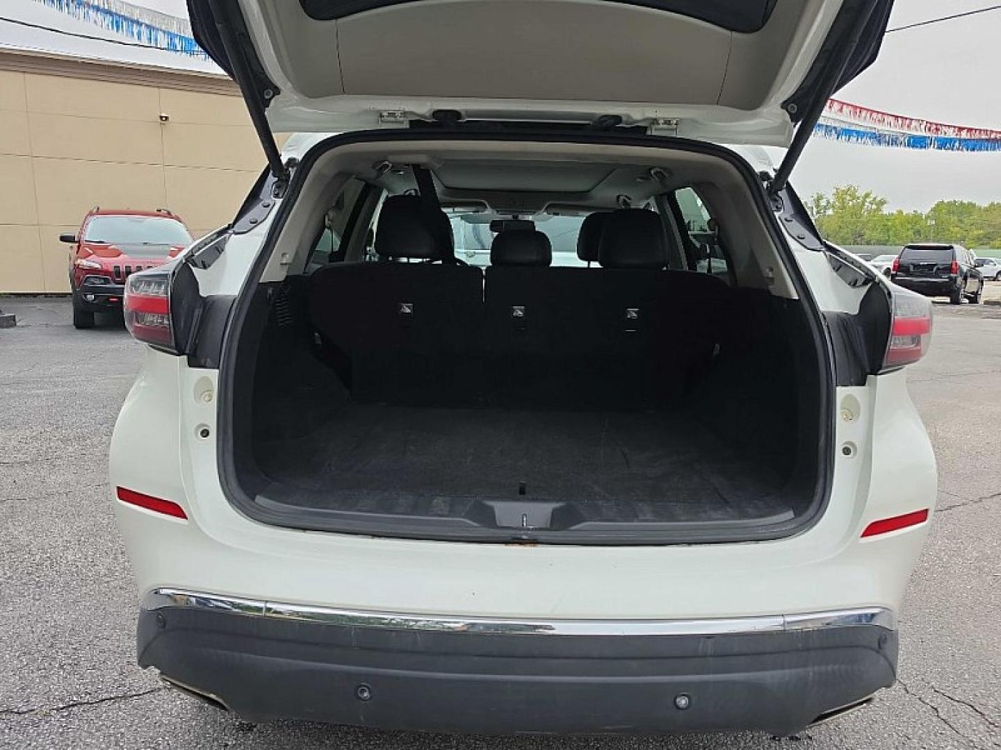 2019 WHITE /BLACK Nissan Murano Platinum AWD (5N1AZ2MS8KN) with an 3.5L V6 DOHC 24V engine, CVT transmission, located at 3304 Woodville Road, Northwood, OH, 43619, (419) 210-8019, 41.612694, -83.480743- Photo#12