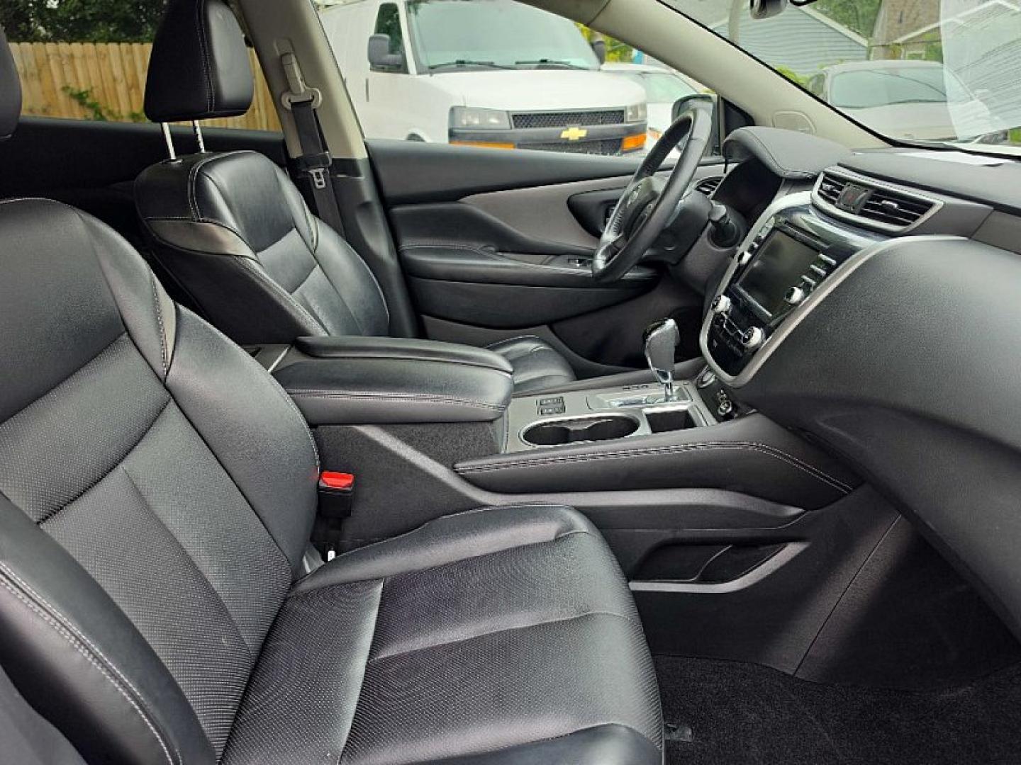 2019 WHITE /BLACK Nissan Murano Platinum AWD (5N1AZ2MS8KN) with an 3.5L V6 DOHC 24V engine, CVT transmission, located at 3304 Woodville Road, Northwood, OH, 43619, (419) 210-8019, 41.612694, -83.480743- Photo#16