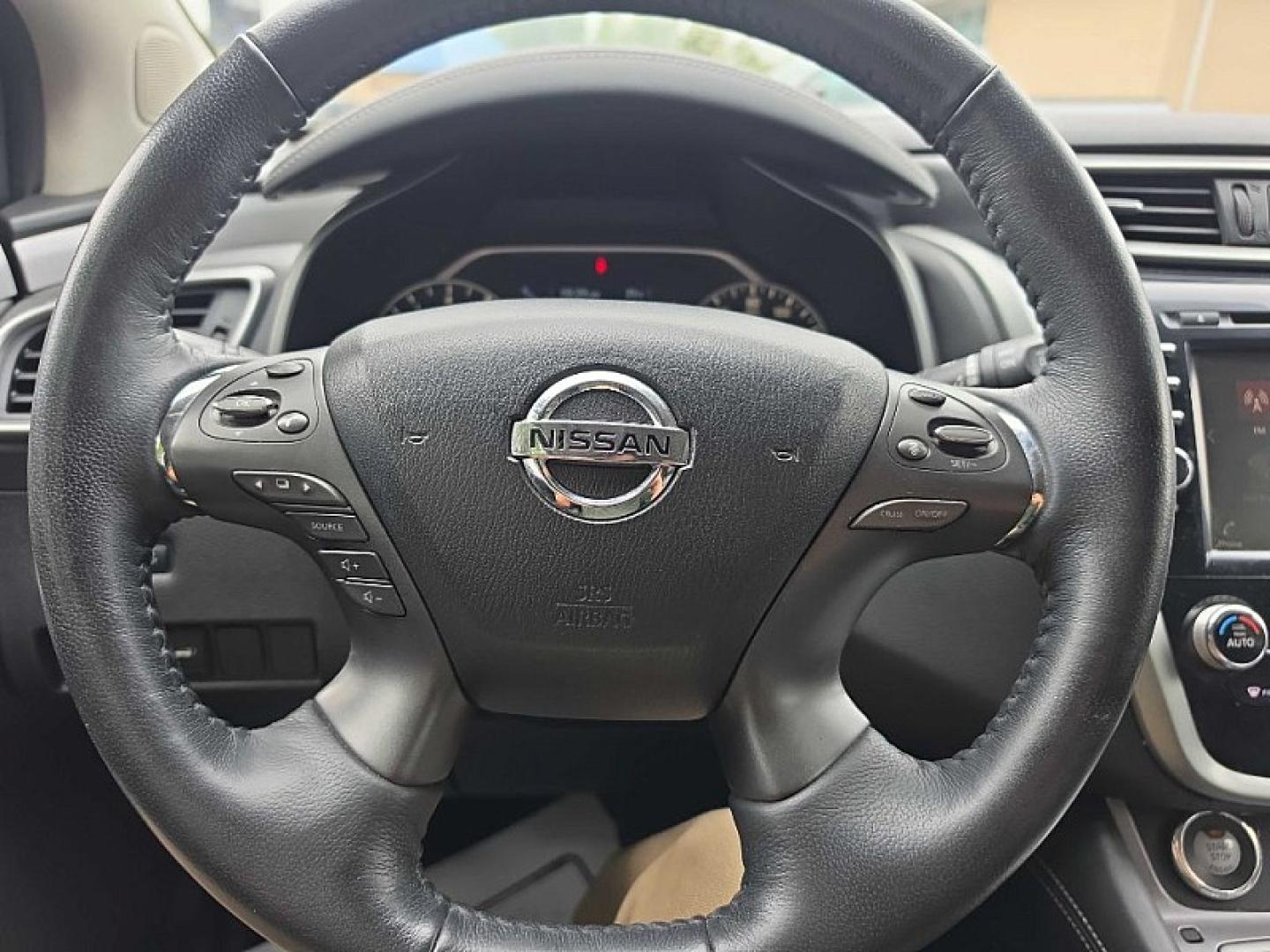 2019 WHITE /BLACK Nissan Murano Platinum AWD (5N1AZ2MS8KN) with an 3.5L V6 DOHC 24V engine, CVT transmission, located at 3304 Woodville Road, Northwood, OH, 43619, (419) 210-8019, 41.612694, -83.480743- Photo#19