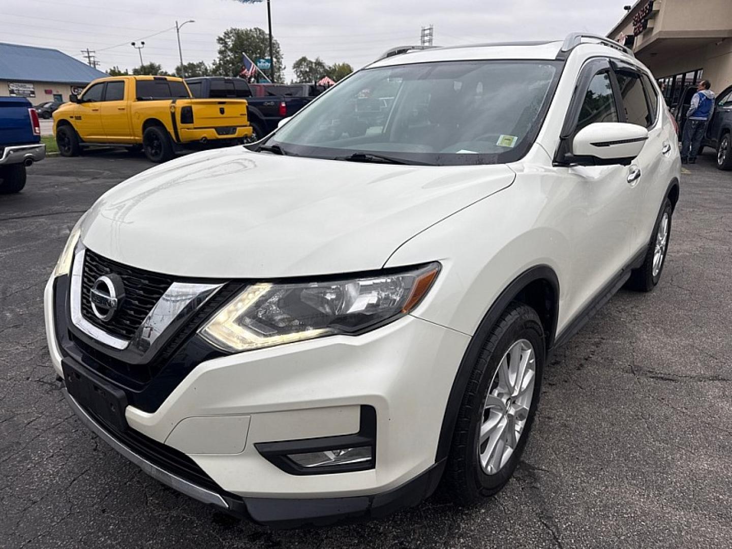 2017 WHITE /BLACK Nissan Rogue S AWD (5N1AT2MVXHC) with an 2.5L L4 DOHC 16V engine, CVT transmission, located at 3304 Woodville Road, Northwood, OH, 43619, (419) 210-8019, 41.612694, -83.480743 - Your #1 Destination for Auto Loans and mdash;No Matter Your Credit!At our dealership, we believe everyone deserves the opportunity to drive their dream car and mdash;whether you have good credit, bad credit, or no credit at all. With a wide selection of hundreds of cars, trucks, and SUVs, you'll fin- Photo#8