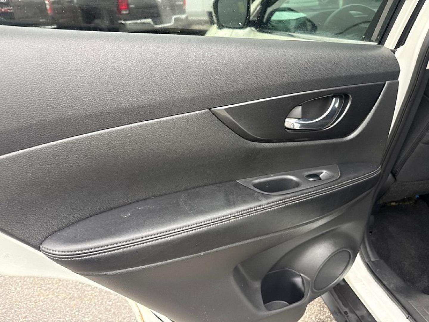 2017 WHITE /BLACK Nissan Rogue S AWD (5N1AT2MVXHC) with an 2.5L L4 DOHC 16V engine, CVT transmission, located at 3304 Woodville Road, Northwood, OH, 43619, (419) 210-8019, 41.612694, -83.480743 - Your #1 Destination for Auto Loans and mdash;No Matter Your Credit!At our dealership, we believe everyone deserves the opportunity to drive their dream car and mdash;whether you have good credit, bad credit, or no credit at all. With a wide selection of hundreds of cars, trucks, and SUVs, you'll fin- Photo#11