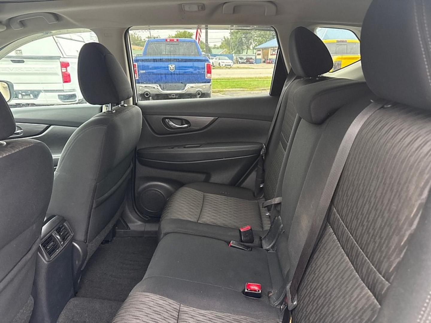2017 WHITE /BLACK Nissan Rogue S AWD (5N1AT2MVXHC) with an 2.5L L4 DOHC 16V engine, CVT transmission, located at 3304 Woodville Road, Northwood, OH, 43619, (419) 210-8019, 41.612694, -83.480743 - Your #1 Destination for Auto Loans and mdash;No Matter Your Credit!At our dealership, we believe everyone deserves the opportunity to drive their dream car and mdash;whether you have good credit, bad credit, or no credit at all. With a wide selection of hundreds of cars, trucks, and SUVs, you'll fin- Photo#12
