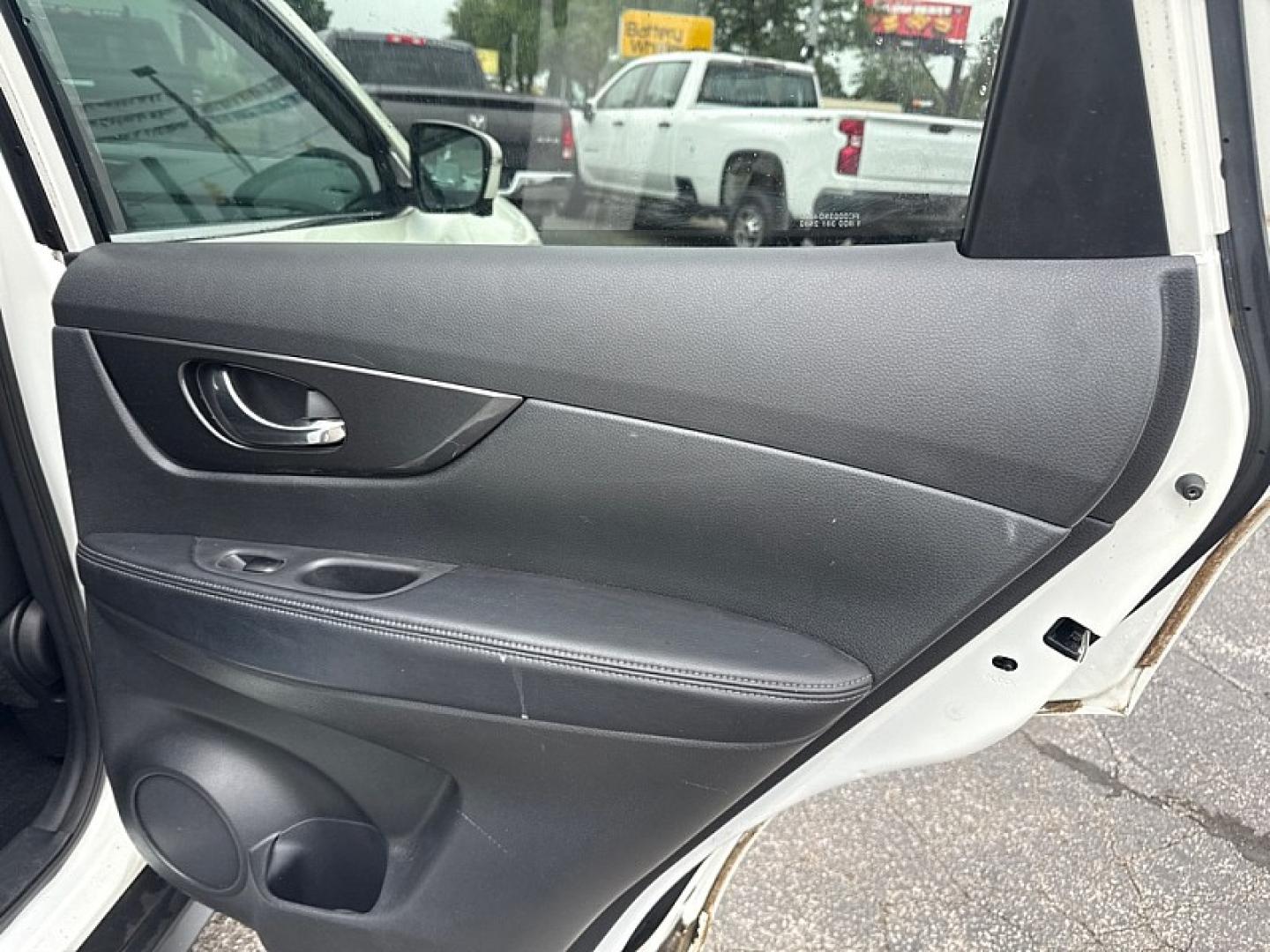 2017 WHITE /BLACK Nissan Rogue S AWD (5N1AT2MVXHC) with an 2.5L L4 DOHC 16V engine, CVT transmission, located at 3304 Woodville Road, Northwood, OH, 43619, (419) 210-8019, 41.612694, -83.480743 - Your #1 Destination for Auto Loans and mdash;No Matter Your Credit!At our dealership, we believe everyone deserves the opportunity to drive their dream car and mdash;whether you have good credit, bad credit, or no credit at all. With a wide selection of hundreds of cars, trucks, and SUVs, you'll fin- Photo#13