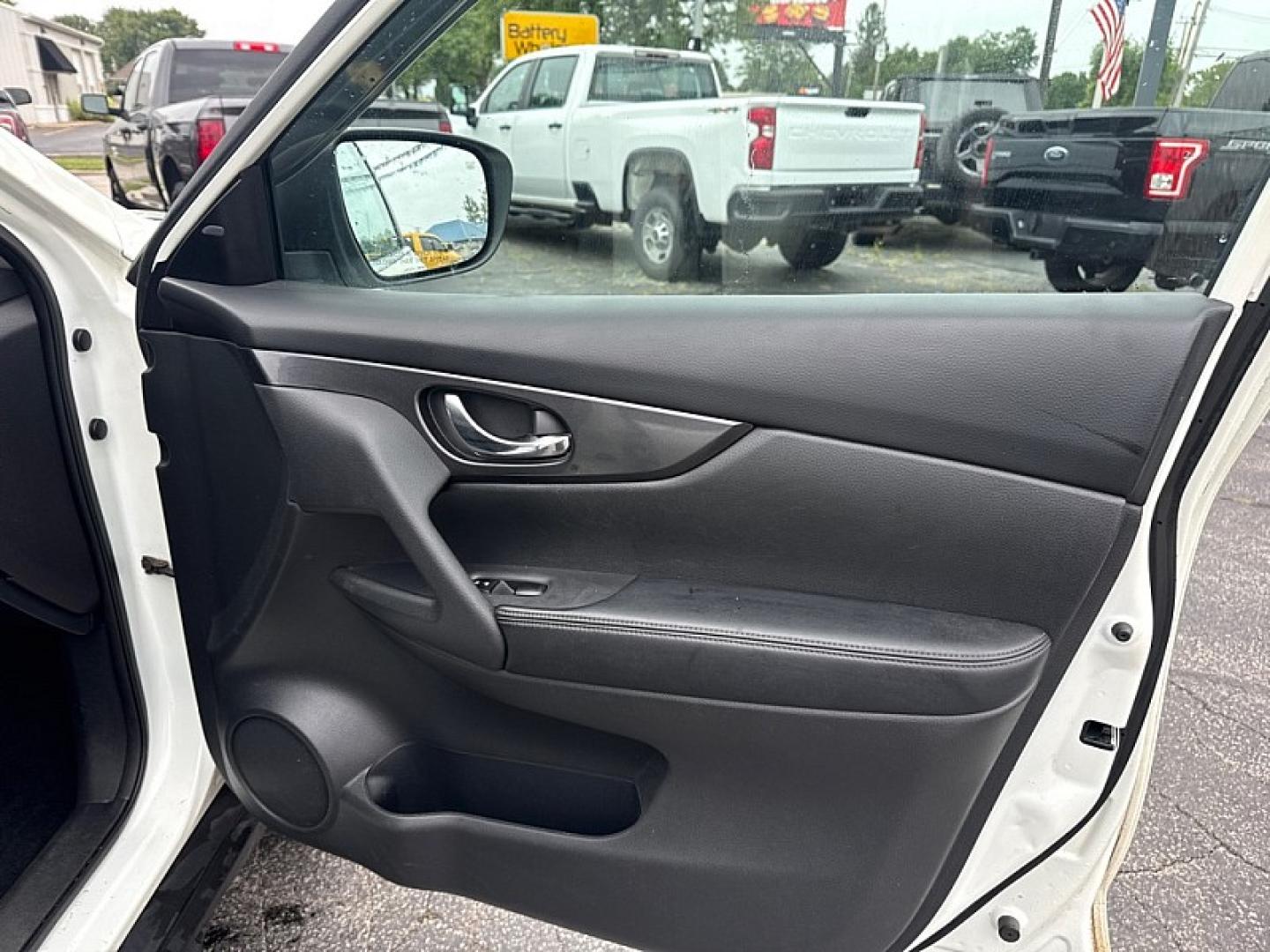 2017 WHITE /BLACK Nissan Rogue S AWD (5N1AT2MVXHC) with an 2.5L L4 DOHC 16V engine, CVT transmission, located at 3304 Woodville Road, Northwood, OH, 43619, (419) 210-8019, 41.612694, -83.480743 - Your #1 Destination for Auto Loans and mdash;No Matter Your Credit!At our dealership, we believe everyone deserves the opportunity to drive their dream car and mdash;whether you have good credit, bad credit, or no credit at all. With a wide selection of hundreds of cars, trucks, and SUVs, you'll fin- Photo#15