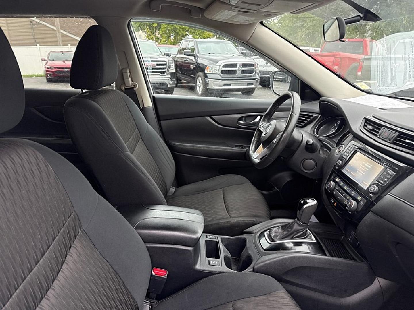 2017 WHITE /BLACK Nissan Rogue S AWD (5N1AT2MVXHC) with an 2.5L L4 DOHC 16V engine, CVT transmission, located at 3304 Woodville Road, Northwood, OH, 43619, (419) 210-8019, 41.612694, -83.480743 - Your #1 Destination for Auto Loans and mdash;No Matter Your Credit!At our dealership, we believe everyone deserves the opportunity to drive their dream car and mdash;whether you have good credit, bad credit, or no credit at all. With a wide selection of hundreds of cars, trucks, and SUVs, you'll fin- Photo#16