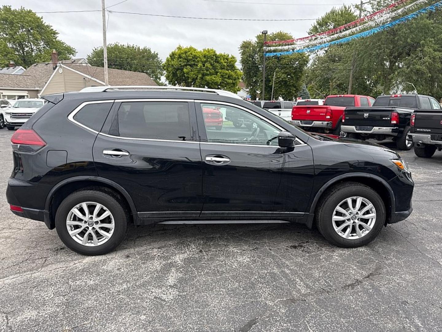 2020 BLACK /BLACK Nissan Rogue S AWD (5N1AT2MV2LC) with an 2.5L L4 DOHC 16V engine, CVT transmission, located at 3304 Woodville Road, Northwood, OH, 43619, (419) 210-8019, 41.612694, -83.480743- Photo#5