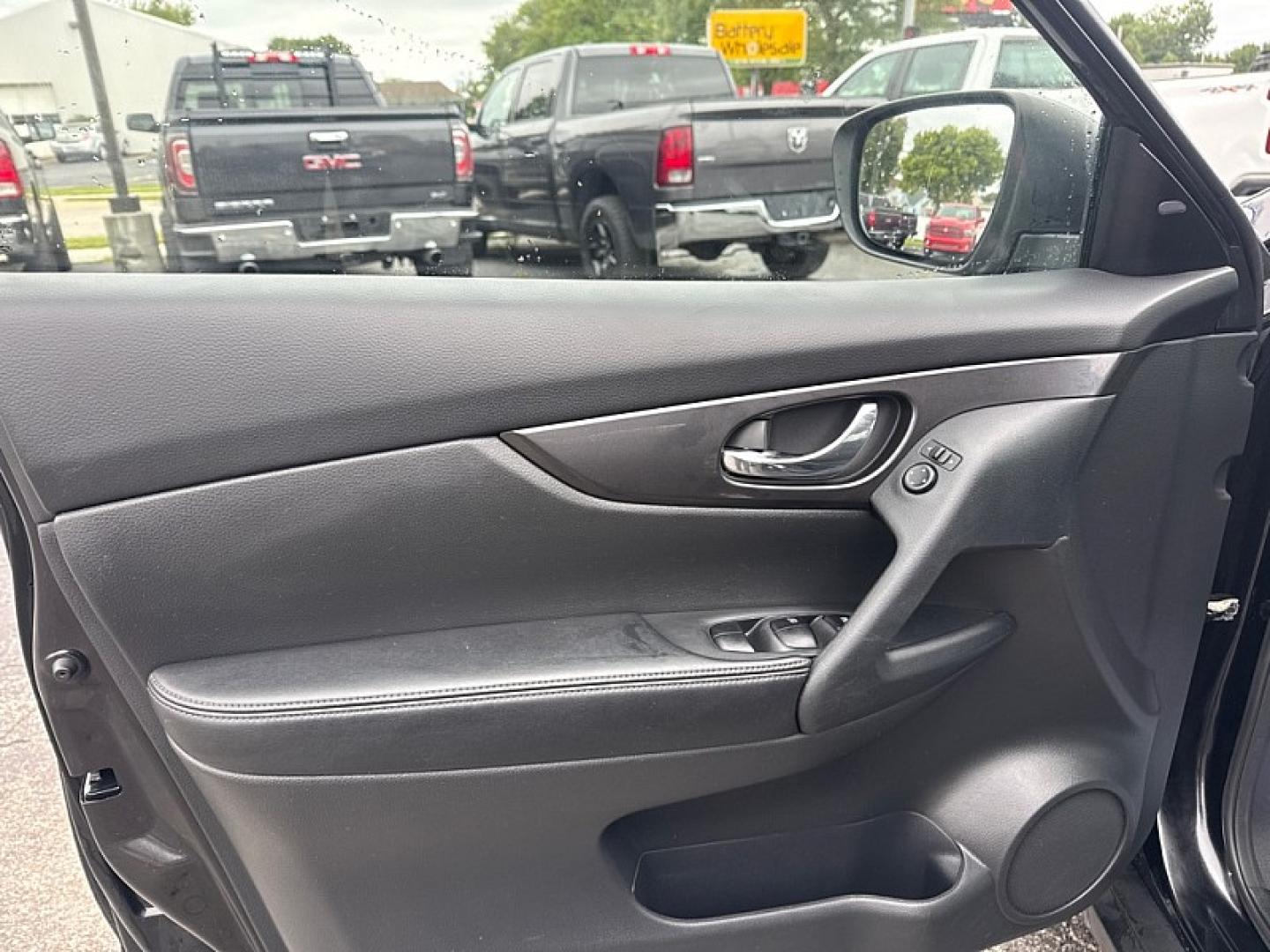 2020 BLACK /BLACK Nissan Rogue S AWD (5N1AT2MV2LC) with an 2.5L L4 DOHC 16V engine, CVT transmission, located at 3304 Woodville Road, Northwood, OH, 43619, (419) 210-8019, 41.612694, -83.480743- Photo#10