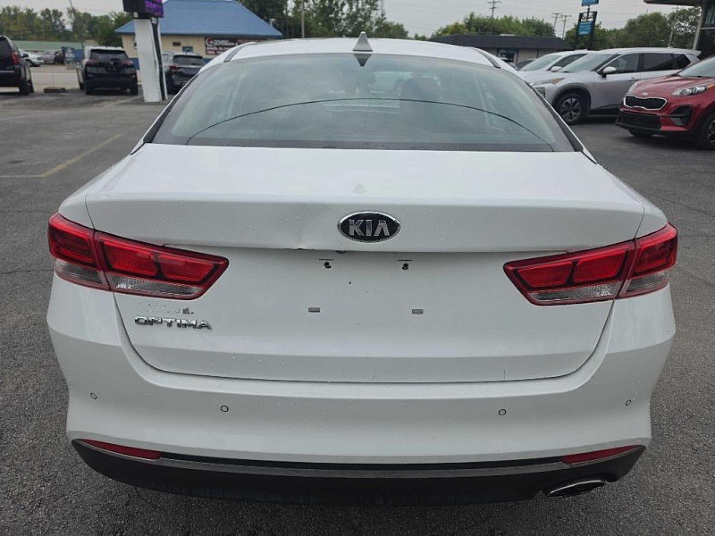 2018 WHITE /BLACK Kia Optima LX (5XXGT4L32JG) with an 2.4L L4 DOHC 16V engine, 6A transmission, located at 3304 Woodville Road, Northwood, OH, 43619, (419) 210-8019, 41.612694, -83.480743 - Your #1 Destination for Auto Loans and mdash;No Matter Your Credit!At our dealership, we believe everyone deserves the opportunity to drive their dream car and mdash;whether you have good credit, bad credit, or no credit at all. With a wide selection of hundreds of cars, trucks, and SUVs, you'll fin- Photo#3