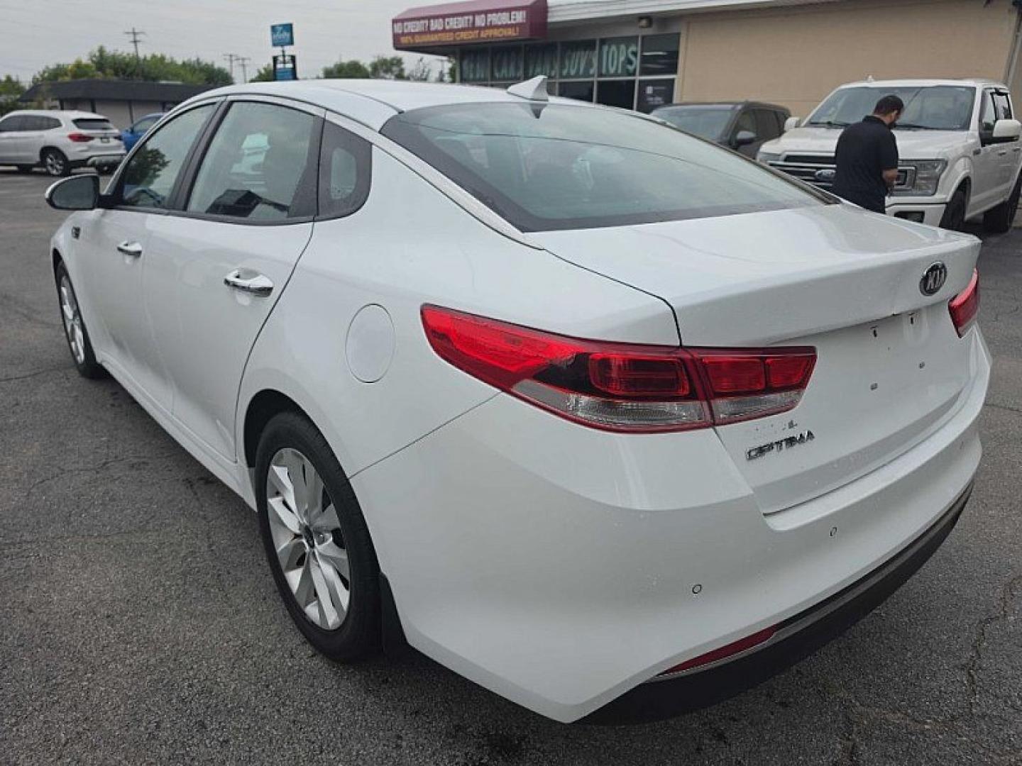 2018 WHITE /BLACK Kia Optima LX (5XXGT4L32JG) with an 2.4L L4 DOHC 16V engine, 6A transmission, located at 3304 Woodville Road, Northwood, OH, 43619, (419) 210-8019, 41.612694, -83.480743 - Your #1 Destination for Auto Loans and mdash;No Matter Your Credit!At our dealership, we believe everyone deserves the opportunity to drive their dream car and mdash;whether you have good credit, bad credit, or no credit at all. With a wide selection of hundreds of cars, trucks, and SUVs, you'll fin- Photo#2