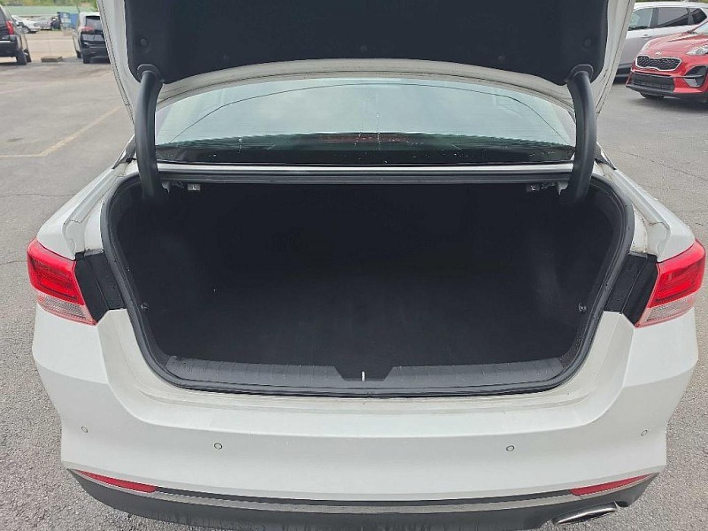 2018 WHITE /BLACK Kia Optima LX (5XXGT4L32JG) with an 2.4L L4 DOHC 16V engine, 6A transmission, located at 3304 Woodville Road, Northwood, OH, 43619, (419) 210-8019, 41.612694, -83.480743 - Your #1 Destination for Auto Loans and mdash;No Matter Your Credit!At our dealership, we believe everyone deserves the opportunity to drive their dream car and mdash;whether you have good credit, bad credit, or no credit at all. With a wide selection of hundreds of cars, trucks, and SUVs, you'll fin- Photo#12