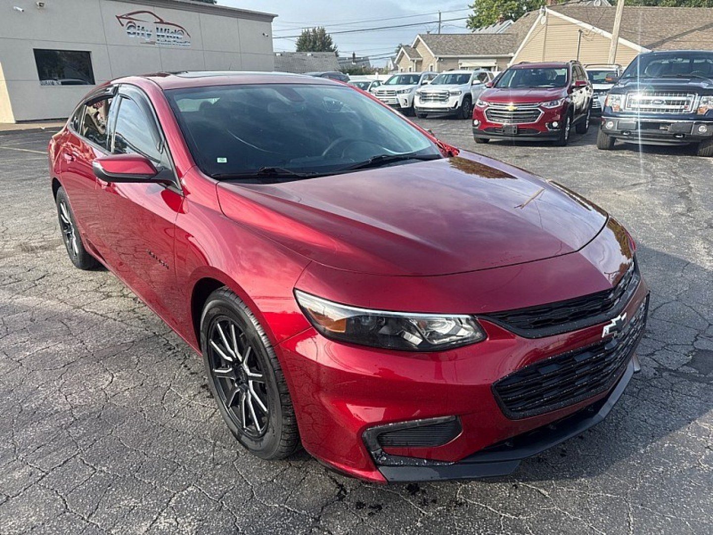 2017 RED /BLACK Chevrolet Malibu 1LT (1G1ZE5ST1HF) with an 1.5L L4 DOHC 16V engine, 6A transmission, located at 3304 Woodville Road, Northwood, OH, 43619, (419) 210-8019, 41.612694, -83.480743 - Your #1 Destination for Auto Loans and mdash;No Matter Your Credit!At our dealership, we believe everyone deserves the opportunity to drive their dream car and mdash;whether you have good credit, bad credit, or no credit at all. With a wide selection of hundreds of cars, trucks, and SUVs, you'll fin- Photo#6