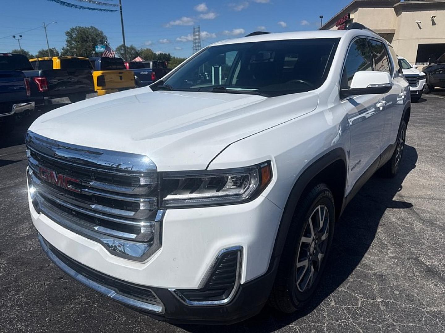 2020 WHITE /BLACK GMC Acadia SLE-1 FWD (1GKKNKLS1LZ) with an 3.6L V6 DOHC 24V engine, 6A transmission, located at 3304 Woodville Road, Northwood, OH, 43619, (419) 210-8019, 41.612694, -83.480743 - Your #1 Destination for Auto Loans and mdash;No Matter Your Credit!At our dealership, we believe everyone deserves the opportunity to drive their dream car and mdash;whether you have good credit, bad credit, or no credit at all. With a wide selection of hundreds of cars, trucks, and SUVs, you'll fin- Photo#0