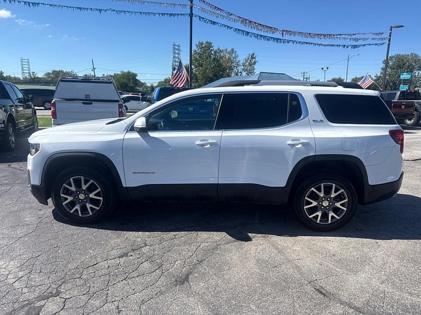 2020 WHITE /BLACK GMC Acadia SLE-1 FWD (1GKKNKLS1LZ) with an 3.6L V6 DOHC 24V engine, 6A transmission, located at 3304 Woodville Road, Northwood, OH, 43619, (419) 210-8019, 41.612694, -83.480743 - Your #1 Destination for Auto Loans and mdash;No Matter Your Credit!At our dealership, we believe everyone deserves the opportunity to drive their dream car and mdash;whether you have good credit, bad credit, or no credit at all. With a wide selection of hundreds of cars, trucks, and SUVs, you'll fin- Photo#1