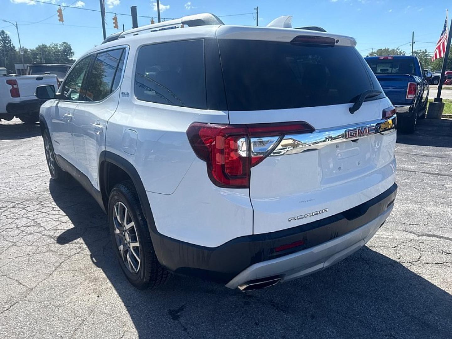 2020 WHITE /BLACK GMC Acadia SLE-1 FWD (1GKKNKLS1LZ) with an 3.6L V6 DOHC 24V engine, 6A transmission, located at 3304 Woodville Road, Northwood, OH, 43619, (419) 210-8019, 41.612694, -83.480743 - Your #1 Destination for Auto Loans and mdash;No Matter Your Credit!At our dealership, we believe everyone deserves the opportunity to drive their dream car and mdash;whether you have good credit, bad credit, or no credit at all. With a wide selection of hundreds of cars, trucks, and SUVs, you'll fin- Photo#2