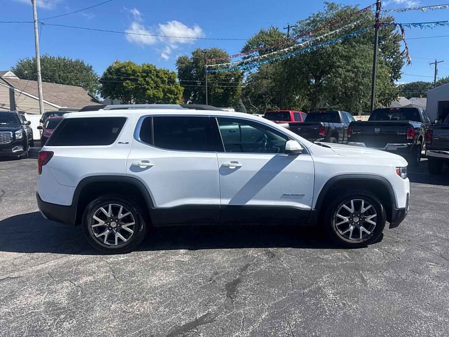 2020 WHITE /BLACK GMC Acadia SLE-1 FWD (1GKKNKLS1LZ) with an 3.6L V6 DOHC 24V engine, 6A transmission, located at 3304 Woodville Road, Northwood, OH, 43619, (419) 210-8019, 41.612694, -83.480743 - Your #1 Destination for Auto Loans and mdash;No Matter Your Credit!At our dealership, we believe everyone deserves the opportunity to drive their dream car and mdash;whether you have good credit, bad credit, or no credit at all. With a wide selection of hundreds of cars, trucks, and SUVs, you'll fin- Photo#5
