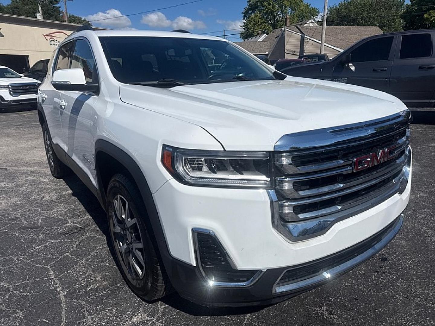 2020 WHITE /BLACK GMC Acadia SLE-1 FWD (1GKKNKLS1LZ) with an 3.6L V6 DOHC 24V engine, 6A transmission, located at 3304 Woodville Road, Northwood, OH, 43619, (419) 210-8019, 41.612694, -83.480743 - Your #1 Destination for Auto Loans and mdash;No Matter Your Credit!At our dealership, we believe everyone deserves the opportunity to drive their dream car and mdash;whether you have good credit, bad credit, or no credit at all. With a wide selection of hundreds of cars, trucks, and SUVs, you'll fin- Photo#6