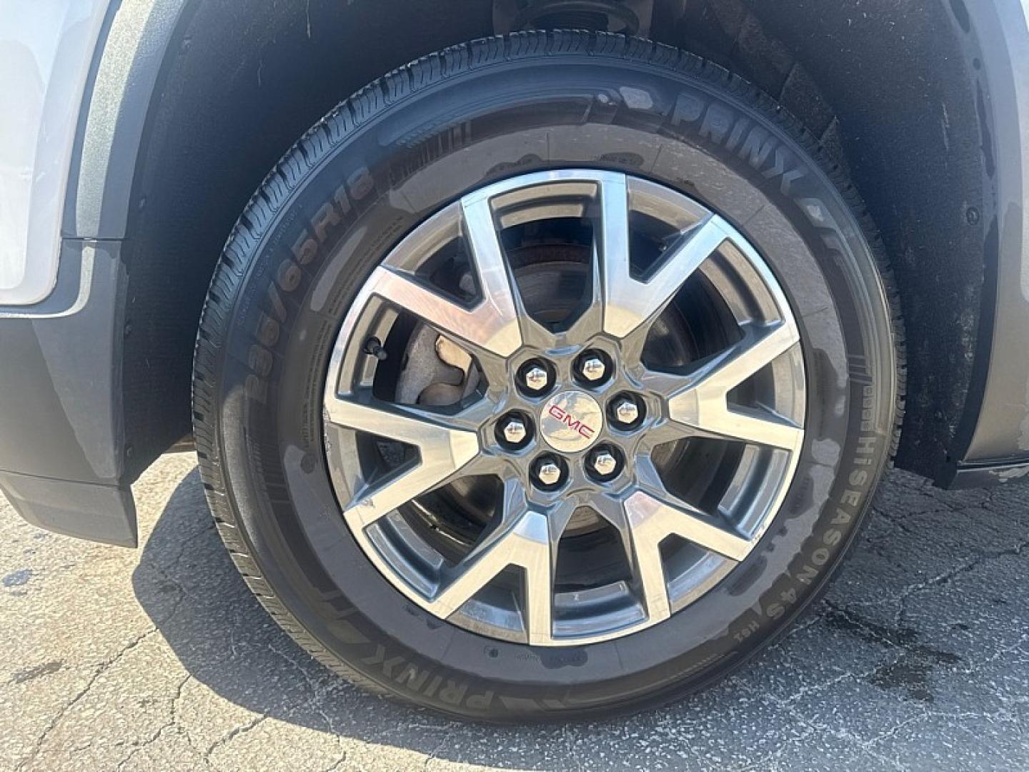 2020 WHITE /BLACK GMC Acadia SLE-1 FWD (1GKKNKLS1LZ) with an 3.6L V6 DOHC 24V engine, 6A transmission, located at 3304 Woodville Road, Northwood, OH, 43619, (419) 210-8019, 41.612694, -83.480743 - Your #1 Destination for Auto Loans and mdash;No Matter Your Credit!At our dealership, we believe everyone deserves the opportunity to drive their dream car and mdash;whether you have good credit, bad credit, or no credit at all. With a wide selection of hundreds of cars, trucks, and SUVs, you'll fin- Photo#8