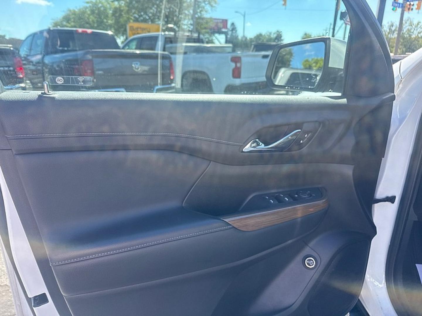 2020 WHITE /BLACK GMC Acadia SLE-1 FWD (1GKKNKLS1LZ) with an 3.6L V6 DOHC 24V engine, 6A transmission, located at 3304 Woodville Road, Northwood, OH, 43619, (419) 210-8019, 41.612694, -83.480743 - Your #1 Destination for Auto Loans and mdash;No Matter Your Credit!At our dealership, we believe everyone deserves the opportunity to drive their dream car and mdash;whether you have good credit, bad credit, or no credit at all. With a wide selection of hundreds of cars, trucks, and SUVs, you'll fin- Photo#9