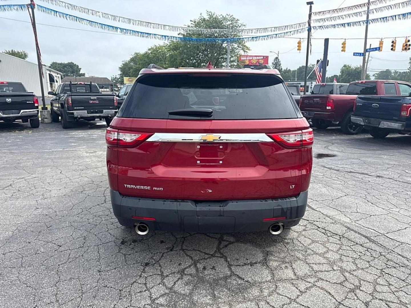 2019 RED /BLACK Chevrolet Traverse LT Cloth AWD (1GNEVGKW4KJ) with an 3.6L V6 DOHC 24V engine, 9A transmission, located at 3304 Woodville Road, Northwood, OH, 43619, (419) 210-8019, 41.612694, -83.480743 - Your #1 Destination for Auto Loans and mdash;No Matter Your Credit!At our dealership, we believe everyone deserves the opportunity to drive their dream car and mdash;whether you have good credit, bad credit, or no credit at all. With a wide selection of hundreds of cars, trucks, and SUVs, you'll fin- Photo#3
