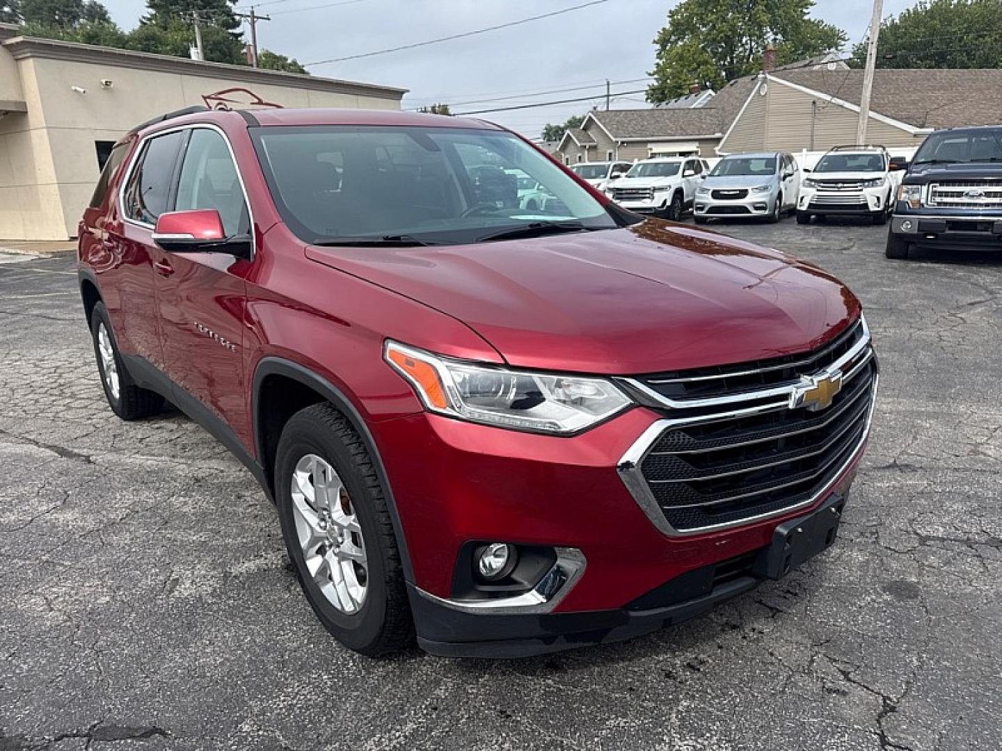 2019 RED /BLACK Chevrolet Traverse LT Cloth AWD (1GNEVGKW4KJ) with an 3.6L V6 DOHC 24V engine, 9A transmission, located at 3304 Woodville Road, Northwood, OH, 43619, (419) 210-8019, 41.612694, -83.480743 - Your #1 Destination for Auto Loans and mdash;No Matter Your Credit!At our dealership, we believe everyone deserves the opportunity to drive their dream car and mdash;whether you have good credit, bad credit, or no credit at all. With a wide selection of hundreds of cars, trucks, and SUVs, you'll fin- Photo#6
