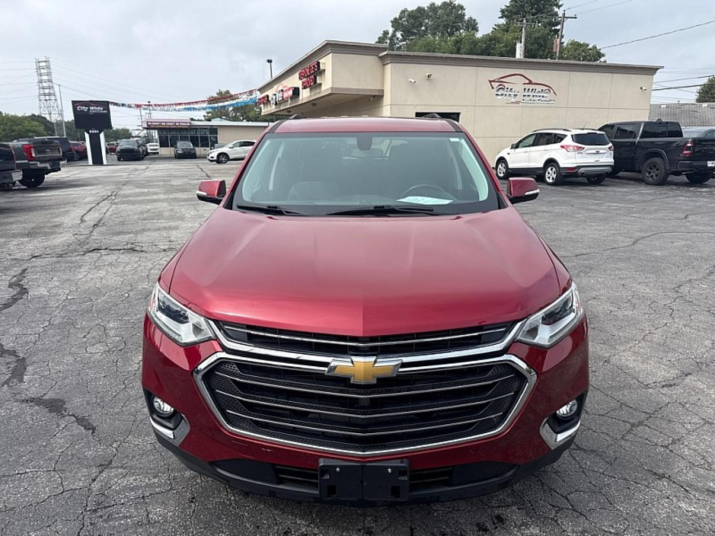 2019 RED /BLACK Chevrolet Traverse LT Cloth AWD (1GNEVGKW4KJ) with an 3.6L V6 DOHC 24V engine, 9A transmission, located at 3304 Woodville Road, Northwood, OH, 43619, (419) 210-8019, 41.612694, -83.480743 - Your #1 Destination for Auto Loans and mdash;No Matter Your Credit!At our dealership, we believe everyone deserves the opportunity to drive their dream car and mdash;whether you have good credit, bad credit, or no credit at all. With a wide selection of hundreds of cars, trucks, and SUVs, you'll fin- Photo#7