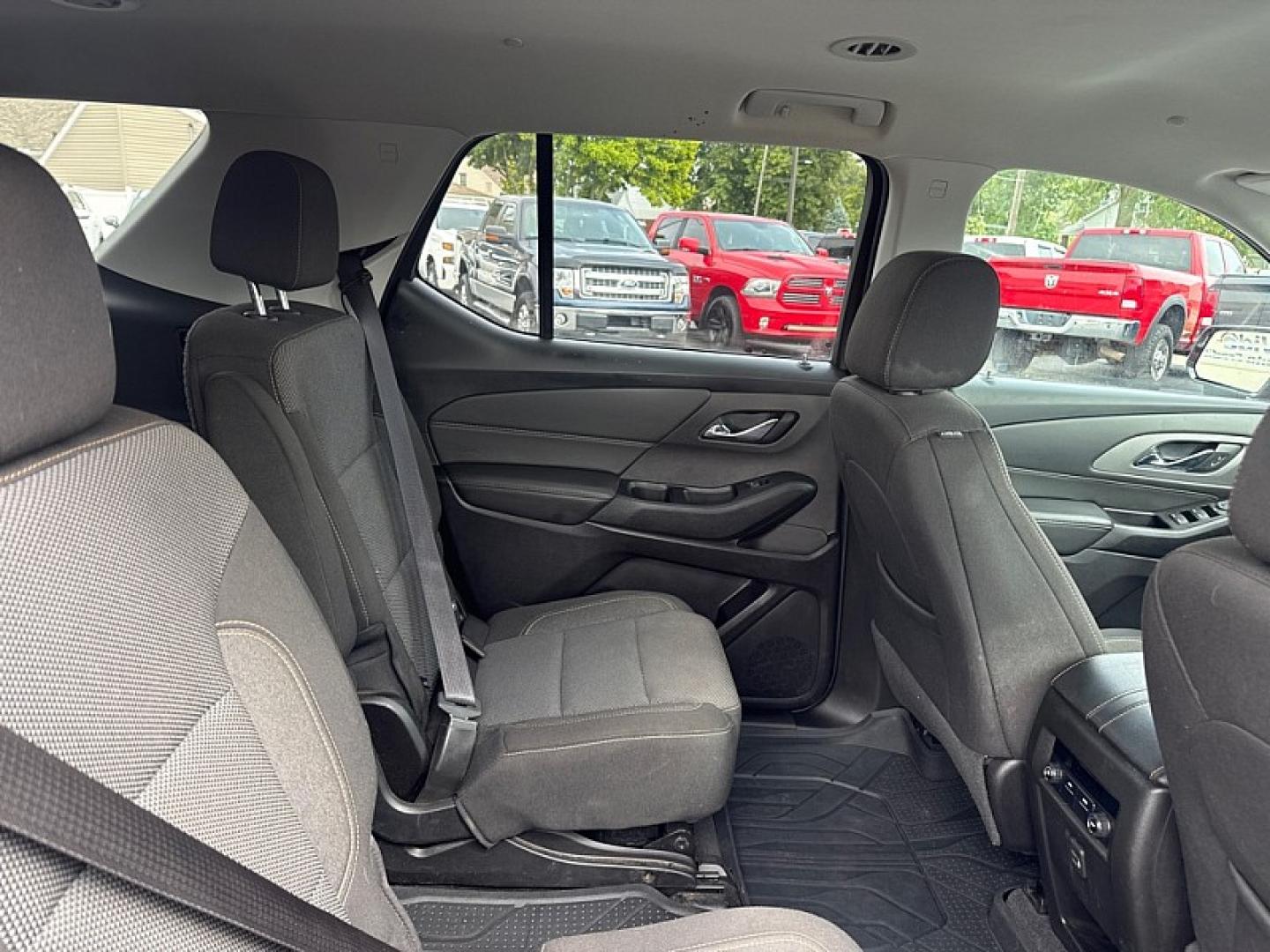 2019 RED /BLACK Chevrolet Traverse LT Cloth AWD (1GNEVGKW4KJ) with an 3.6L V6 DOHC 24V engine, 9A transmission, located at 3304 Woodville Road, Northwood, OH, 43619, (419) 210-8019, 41.612694, -83.480743 - Your #1 Destination for Auto Loans and mdash;No Matter Your Credit!At our dealership, we believe everyone deserves the opportunity to drive their dream car and mdash;whether you have good credit, bad credit, or no credit at all. With a wide selection of hundreds of cars, trucks, and SUVs, you'll fin- Photo#13