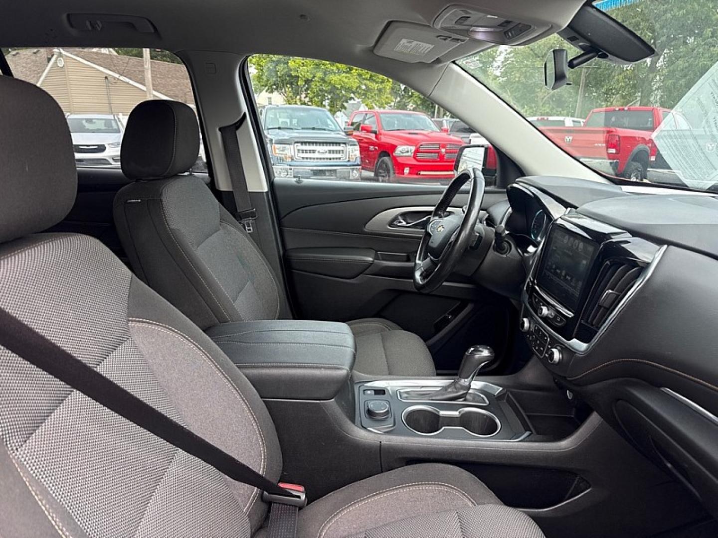 2019 RED /BLACK Chevrolet Traverse LT Cloth AWD (1GNEVGKW4KJ) with an 3.6L V6 DOHC 24V engine, 9A transmission, located at 3304 Woodville Road, Northwood, OH, 43619, (419) 210-8019, 41.612694, -83.480743 - Your #1 Destination for Auto Loans and mdash;No Matter Your Credit!At our dealership, we believe everyone deserves the opportunity to drive their dream car and mdash;whether you have good credit, bad credit, or no credit at all. With a wide selection of hundreds of cars, trucks, and SUVs, you'll fin- Photo#15