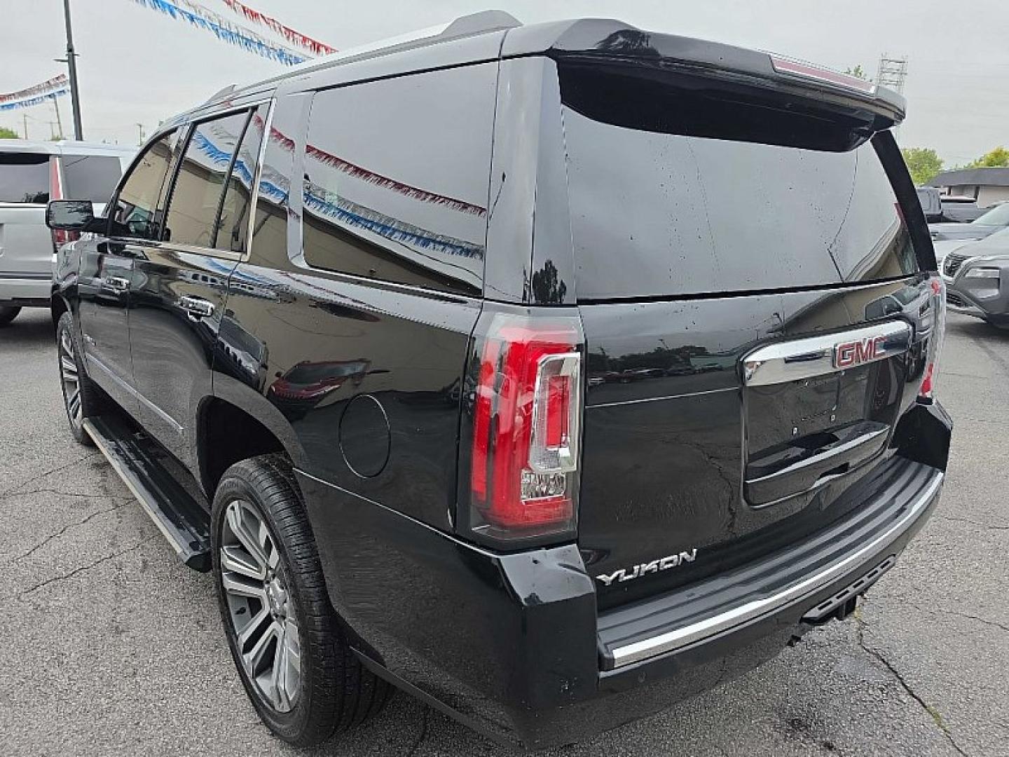 2018 BLACK /BLACK GMC Yukon Denali 4WD (1GKS2CKJ9JR) with an 6.2L V8 OHV 16V engine, 10A transmission, located at 3304 Woodville Road, Northwood, OH, 43619, (419) 210-8019, 41.612694, -83.480743- Photo#2
