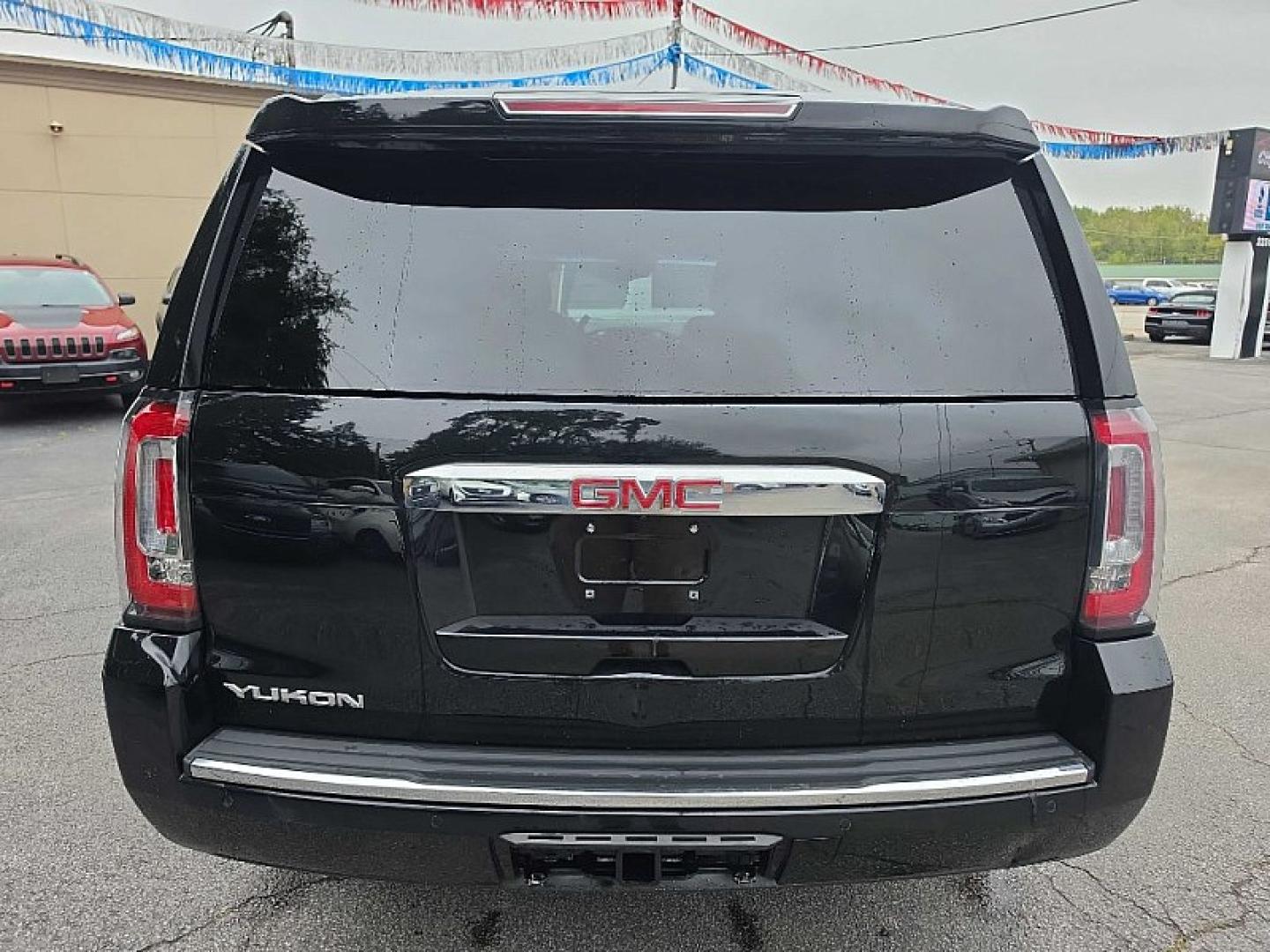2018 BLACK /BLACK GMC Yukon Denali 4WD (1GKS2CKJ9JR) with an 6.2L V8 OHV 16V engine, 10A transmission, located at 3304 Woodville Road, Northwood, OH, 43619, (419) 210-8019, 41.612694, -83.480743- Photo#4