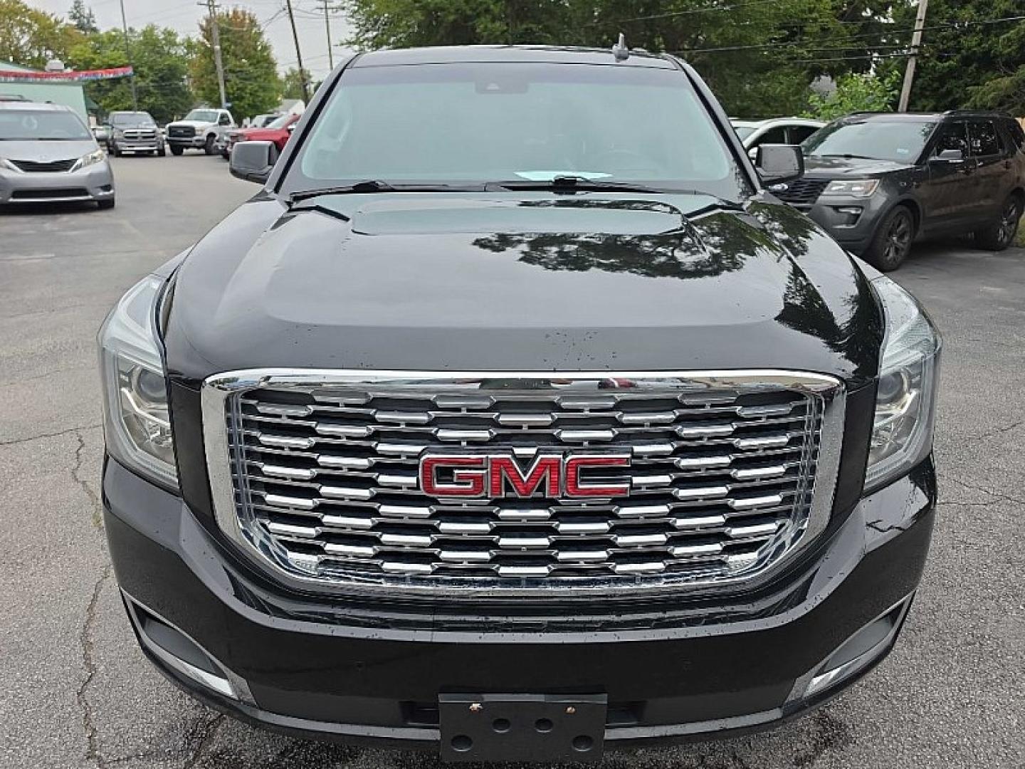 2018 BLACK /BLACK GMC Yukon Denali 4WD (1GKS2CKJ9JR) with an 6.2L V8 OHV 16V engine, 10A transmission, located at 3304 Woodville Road, Northwood, OH, 43619, (419) 210-8019, 41.612694, -83.480743- Photo#7