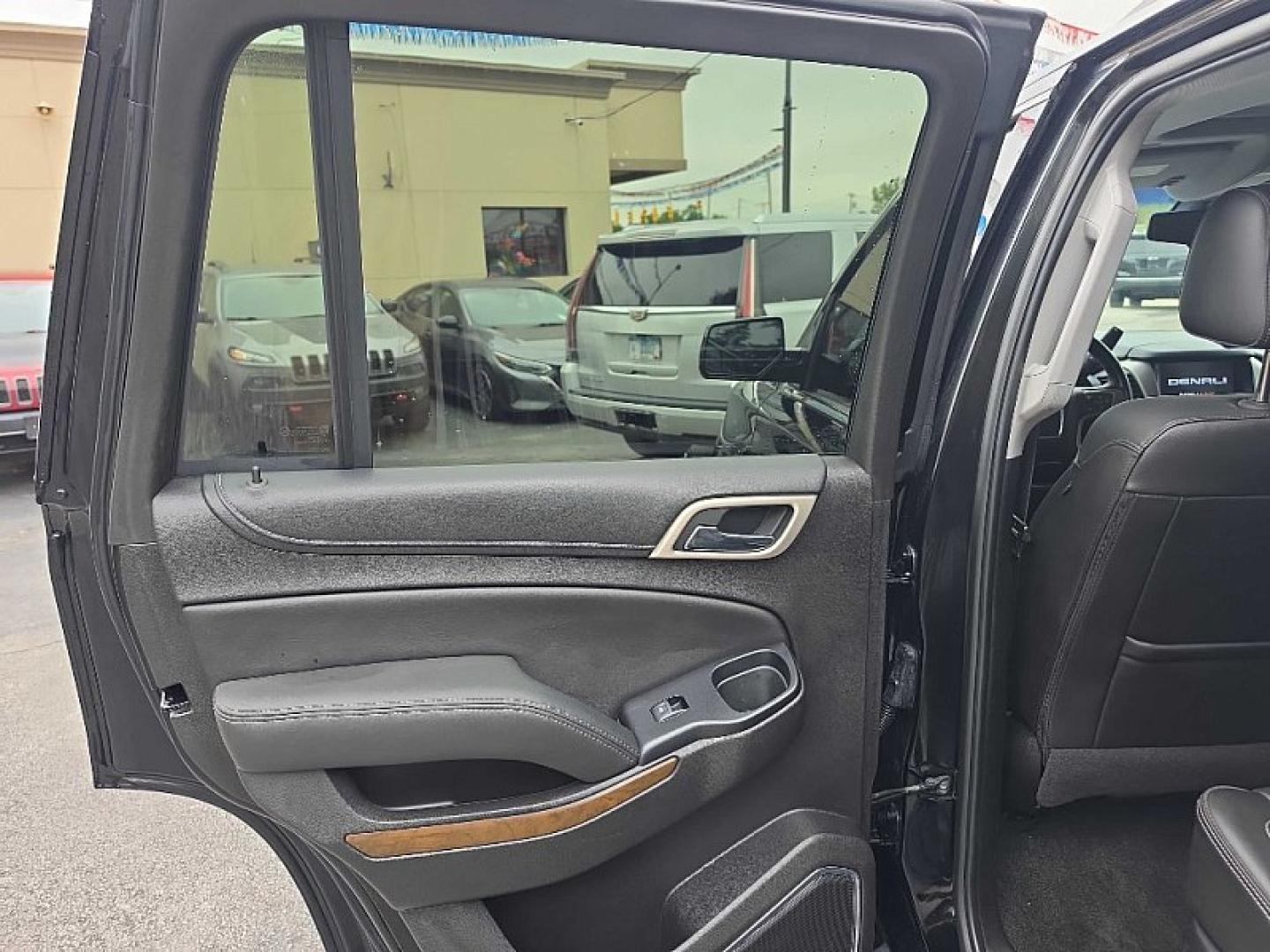 2018 BLACK /BLACK GMC Yukon Denali 4WD (1GKS2CKJ9JR) with an 6.2L V8 OHV 16V engine, 10A transmission, located at 3304 Woodville Road, Northwood, OH, 43619, (419) 210-8019, 41.612694, -83.480743- Photo#12