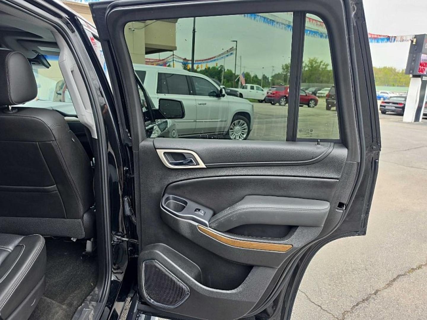 2018 BLACK /BLACK GMC Yukon Denali 4WD (1GKS2CKJ9JR) with an 6.2L V8 OHV 16V engine, 10A transmission, located at 3304 Woodville Road, Northwood, OH, 43619, (419) 210-8019, 41.612694, -83.480743- Photo#16