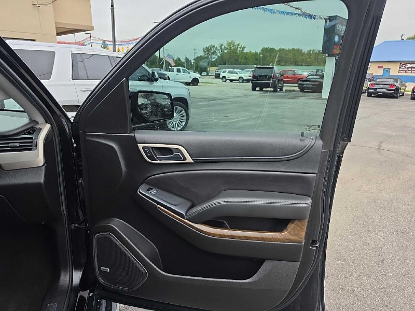 2018 BLACK /BLACK GMC Yukon Denali 4WD (1GKS2CKJ9JR) with an 6.2L V8 OHV 16V engine, 10A transmission, located at 3304 Woodville Road, Northwood, OH, 43619, (419) 210-8019, 41.612694, -83.480743- Photo#19