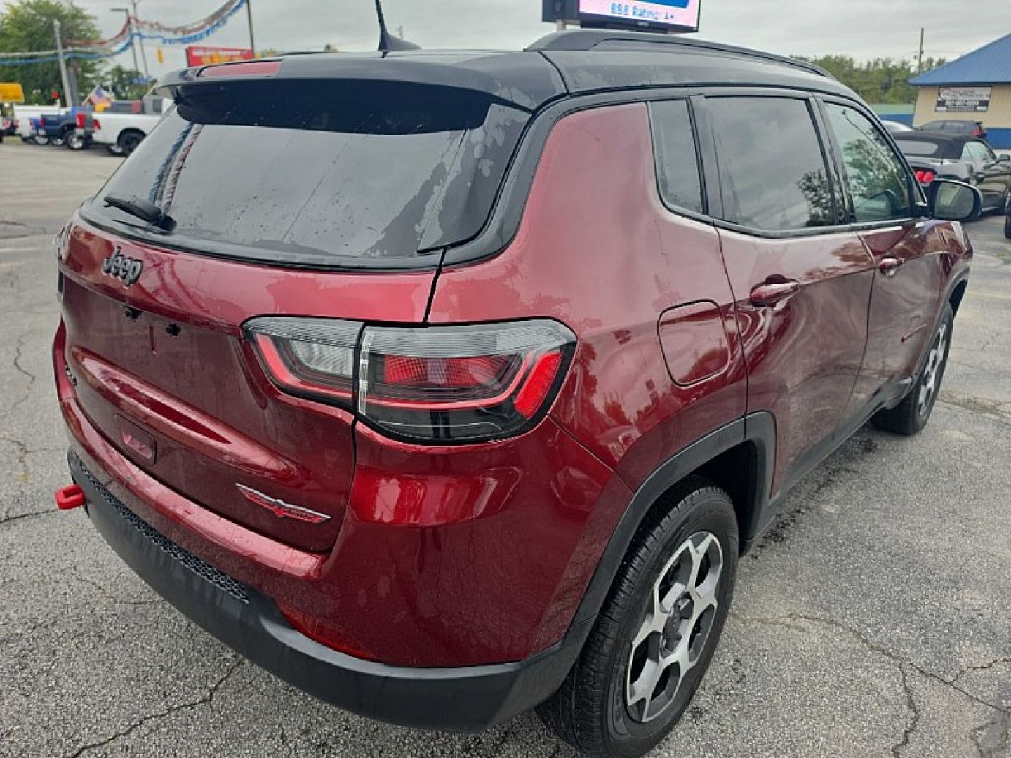 2022 RED /BLACK Jeep Compass Trailhawk 4WD (3C4NJDDB0NT) with an 2.4L L4 DOHC 16V engine, 9A transmission, located at 3304 Woodville Road, Northwood, OH, 43619, (419) 210-8019, 41.612694, -83.480743 - Your #1 Destination for Auto Loans and mdash;No Matter Your Credit!At our dealership, we believe everyone deserves the opportunity to drive their dream car and mdash;whether you have good credit, bad credit, or no credit at all. With a wide selection of hundreds of cars, trucks, and SUVs, you'll fin- Photo#4