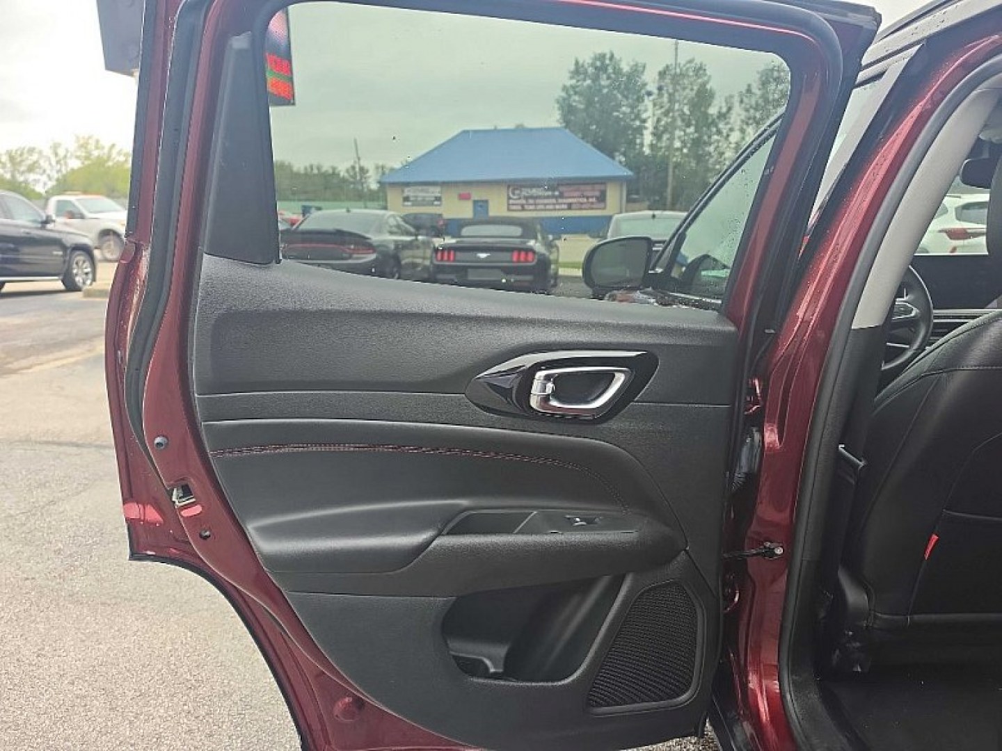 2022 RED /BLACK Jeep Compass Trailhawk 4WD (3C4NJDDB0NT) with an 2.4L L4 DOHC 16V engine, 9A transmission, located at 3304 Woodville Road, Northwood, OH, 43619, (419) 210-8019, 41.612694, -83.480743 - Your #1 Destination for Auto Loans and mdash;No Matter Your Credit!At our dealership, we believe everyone deserves the opportunity to drive their dream car and mdash;whether you have good credit, bad credit, or no credit at all. With a wide selection of hundreds of cars, trucks, and SUVs, you'll fin- Photo#10