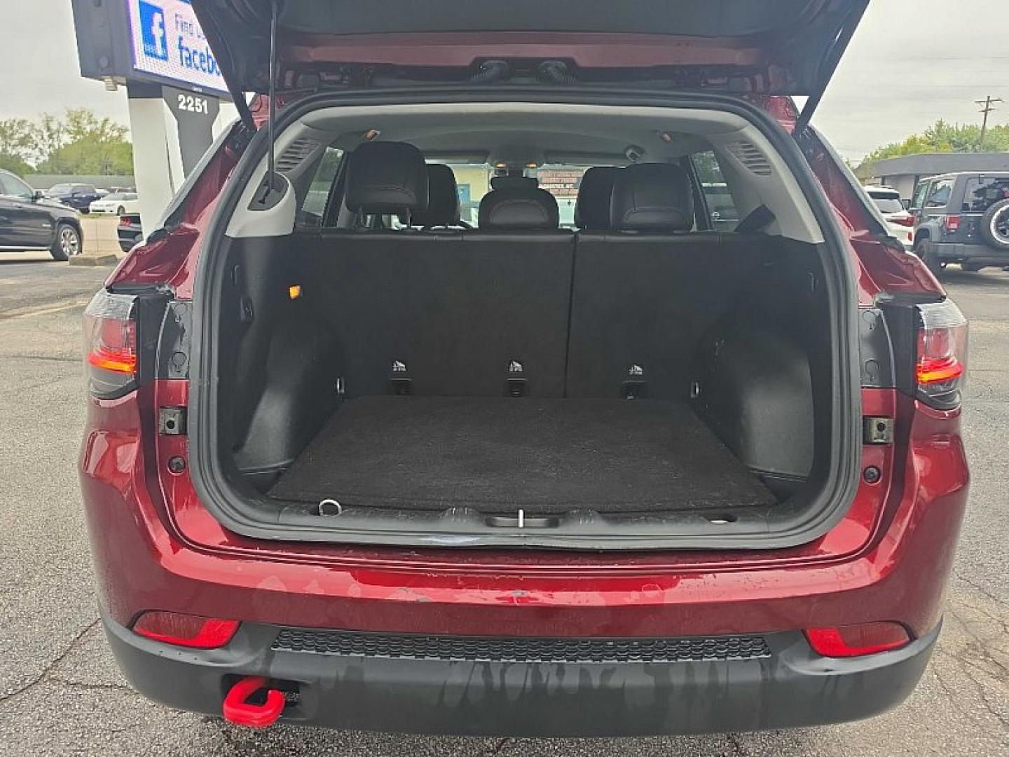 2022 RED /BLACK Jeep Compass Trailhawk 4WD (3C4NJDDB0NT) with an 2.4L L4 DOHC 16V engine, 9A transmission, located at 3304 Woodville Road, Northwood, OH, 43619, (419) 210-8019, 41.612694, -83.480743 - Your #1 Destination for Auto Loans and mdash;No Matter Your Credit!At our dealership, we believe everyone deserves the opportunity to drive their dream car and mdash;whether you have good credit, bad credit, or no credit at all. With a wide selection of hundreds of cars, trucks, and SUVs, you'll fin- Photo#12