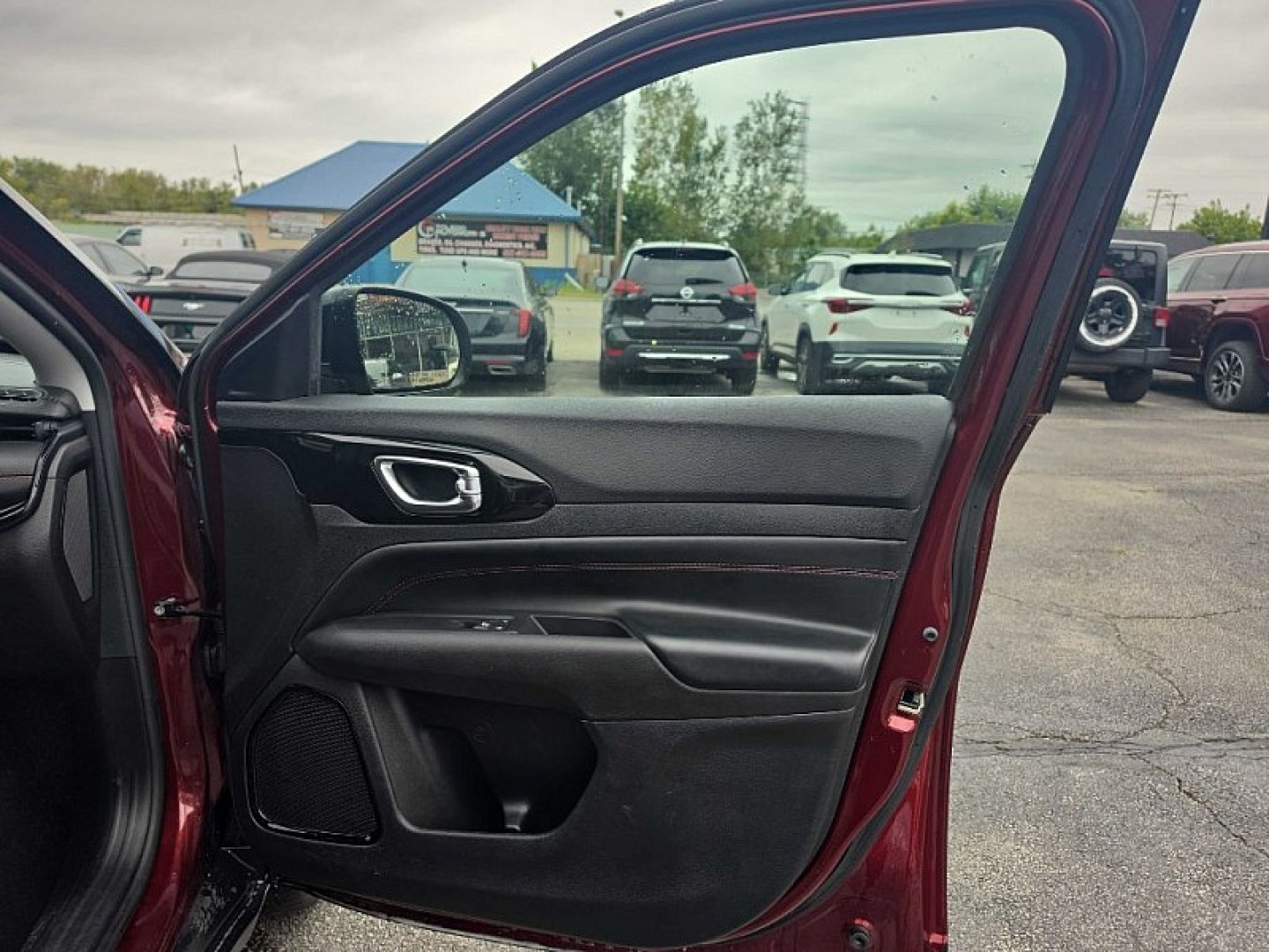 2022 RED /BLACK Jeep Compass Trailhawk 4WD (3C4NJDDB0NT) with an 2.4L L4 DOHC 16V engine, 9A transmission, located at 3304 Woodville Road, Northwood, OH, 43619, (419) 210-8019, 41.612694, -83.480743 - Your #1 Destination for Auto Loans and mdash;No Matter Your Credit!At our dealership, we believe everyone deserves the opportunity to drive their dream car and mdash;whether you have good credit, bad credit, or no credit at all. With a wide selection of hundreds of cars, trucks, and SUVs, you'll fin- Photo#15