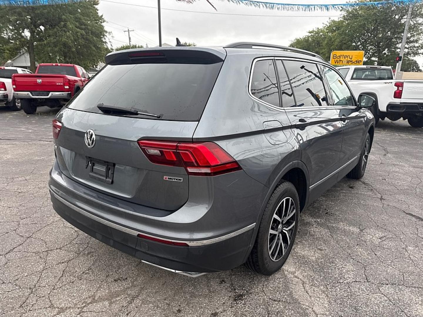 2021 SILVER /BLACK Volkswagen Tiguan SE 4Motion AWD (3VV2B7AX7MM) with an 2.0L L4 DOHC 16V TURBO engine, 8A transmission, located at 3304 Woodville Road, Northwood, OH, 43619, (419) 210-8019, 41.612694, -83.480743 - Your #1 Destination for Auto Loans and mdash;No Matter Your Credit!At our dealership, we believe everyone deserves the opportunity to drive their dream car and mdash;whether you have good credit, bad credit, or no credit at all. With a wide selection of hundreds of cars, trucks, and SUVs, you'll fin- Photo#4
